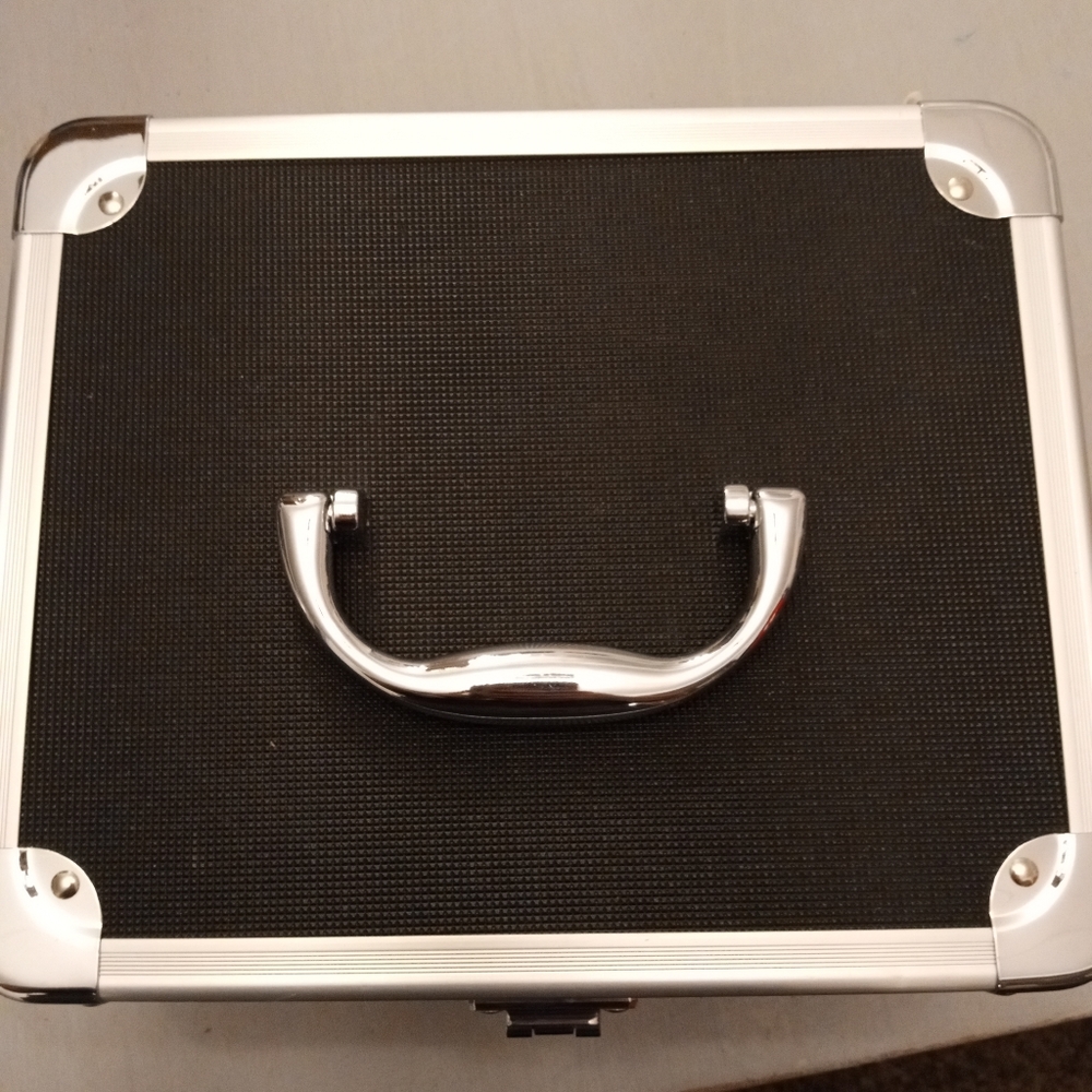 NWOT Vaultz Money Box